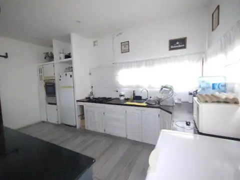 Casa 6 ambientes con 2 baños