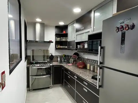 Hermoso PH de 4 Ambientes + Escritorio Cochera apto credito