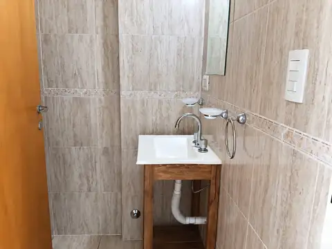 Depto Tipo Casa en Alquiler en Liniers, $ 1.300.000