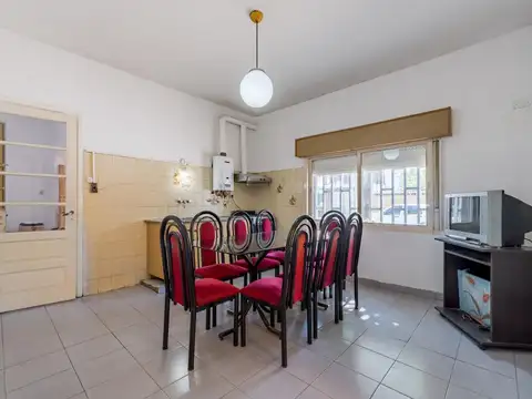 Casa 5 ambientes con 2 baños