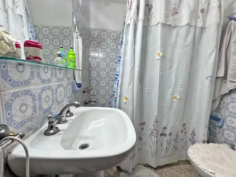Casa 4 ambientes con 1 baño