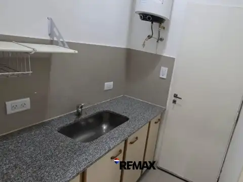 ALQUILER DE LOCAL COMERCIAL + COCHERA TERRADA 132