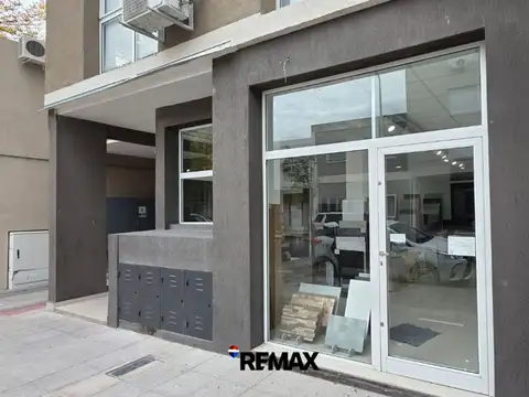 ALQUILER DE LOCAL COMERCIAL + COCHERA TERRADA 132