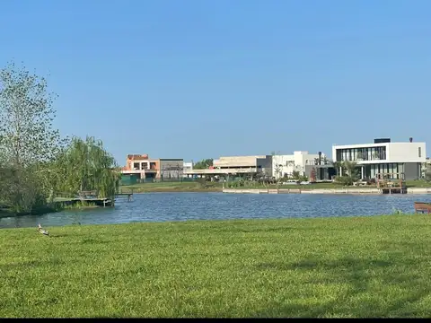 Av De Los Lagos  100