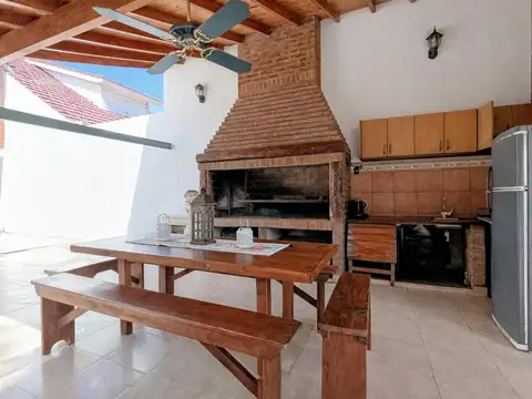 Casa en Alquiler Temporal con 3 cocheras