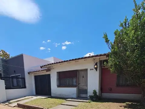 CASA  DE 4 AMB CON FONDO AMPLIO EN BARRIO NUEVO 