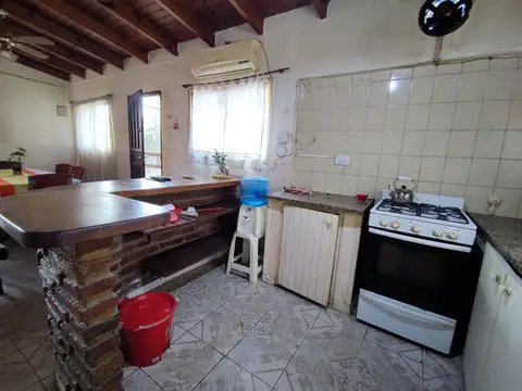 CASA EN VENTA EN BERISSO 2 DORMITORIOS PATIO