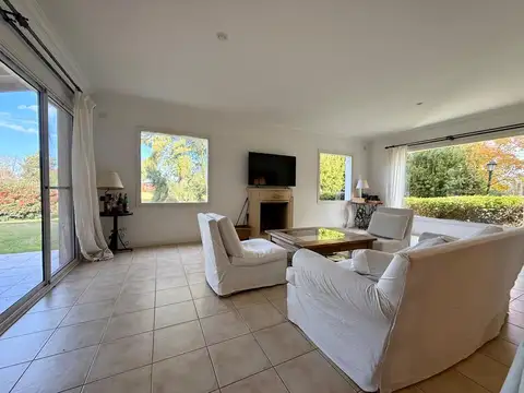 Casa en Venta con 4 cocheras