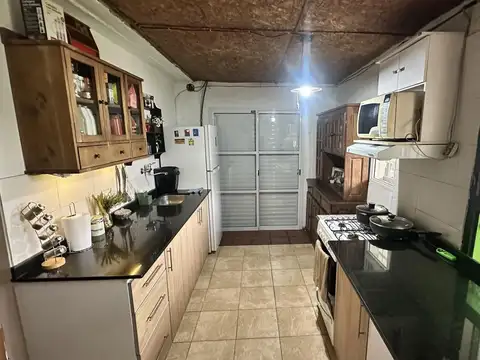 Casa 5 ambientes con 2 baños