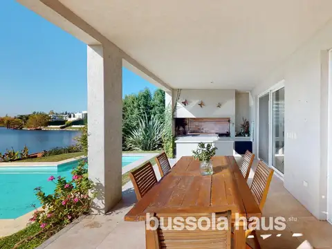 Casa en venta con 4 dormitorios al lago en Nordelta