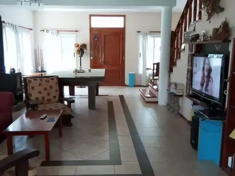 Casa en venta - 5 dormitorios 5 baños 2 cocheras - 3500mts2 - Coronel Brandsen