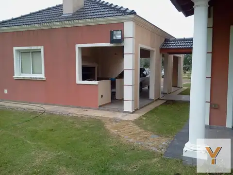 Casa 7 ambientes con 4 baños