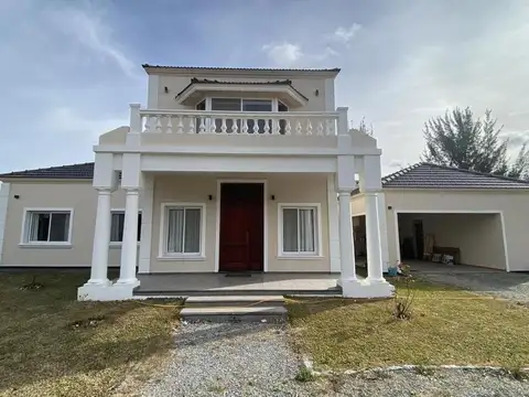Casa en venta - 5 dormitorios 5 baños 2 cocheras - 3500mts2 - Coronel Brandsen