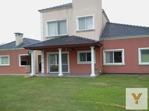 Casa en Venta con 2 cocheras