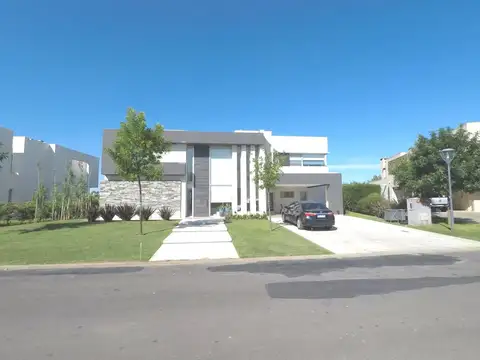 CASA EN VENTA:: TERRAVISTA :: 6 AMBIENTES :: 465M2 CONST.