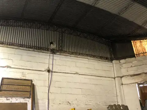 Venta Galpón de 197m2 en Esquina
