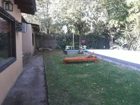 Casa 6 ambientes con 2 baños