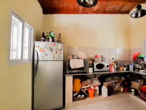 Casa 4 ambientes con 2 baños
