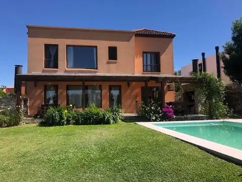 Alquiler Excelente Casa a la LAGUNA en San Benito ENERO TEMPORARIO pileta