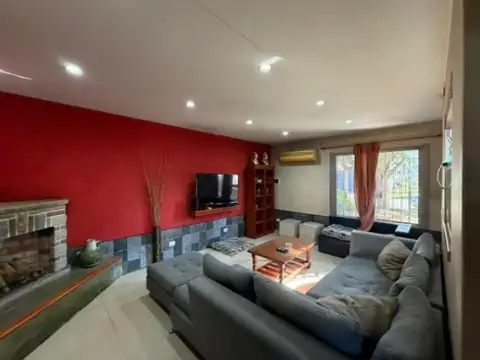 Casa en Venta con 3 cocheras