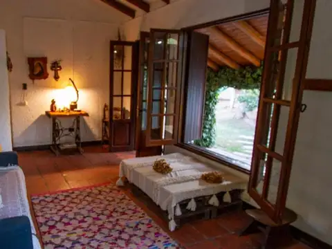 Casa 4 ambientes con 2 baños
