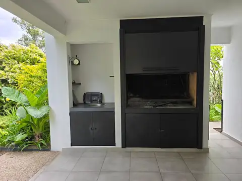 Casa en Alquiler Temporal con 3 cocheras