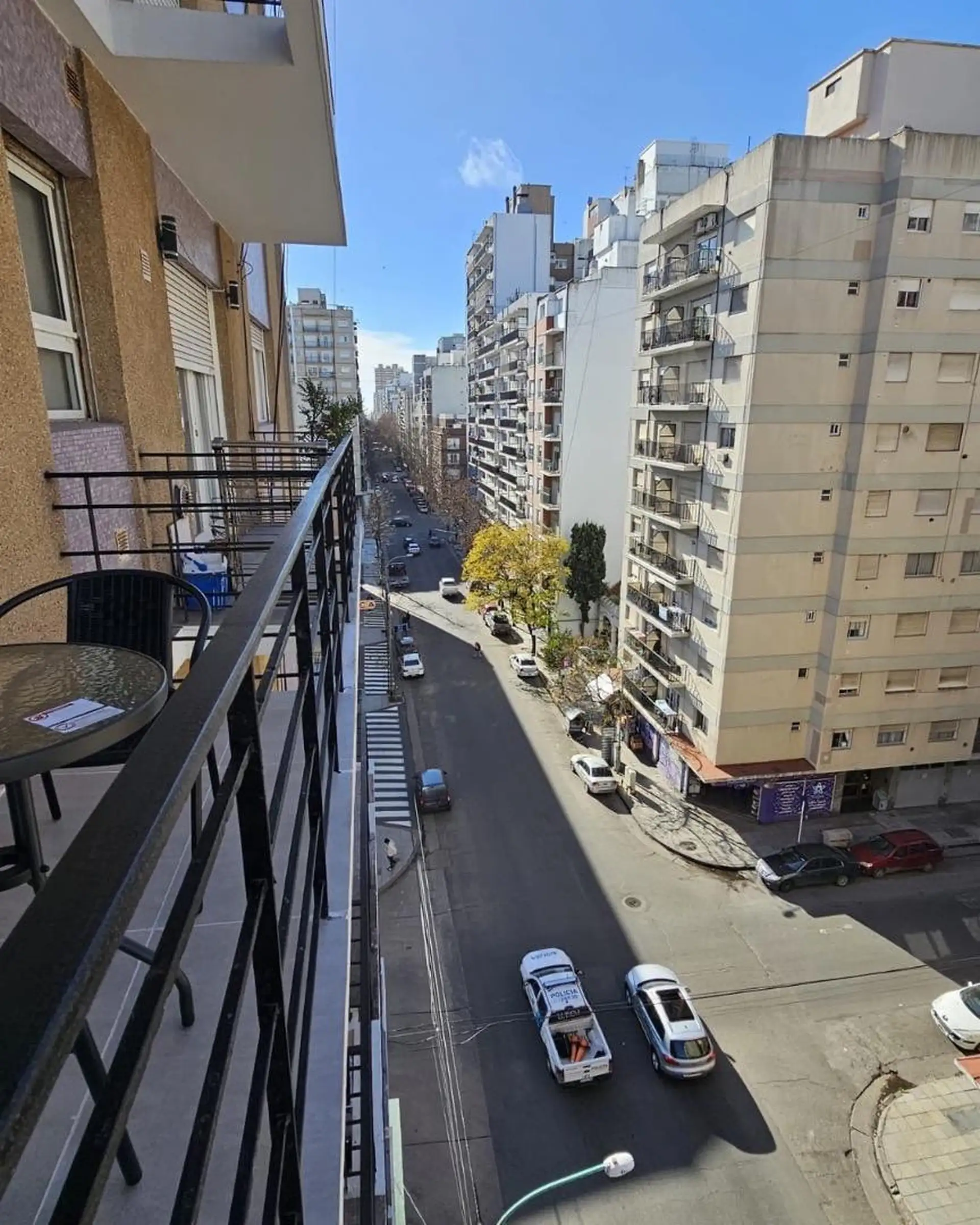 Depto 3 amb al frente con balcón