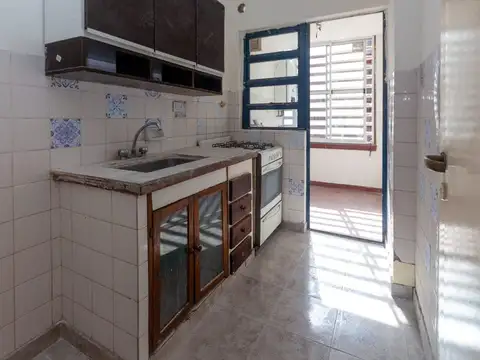 Avenida Castañares 4500