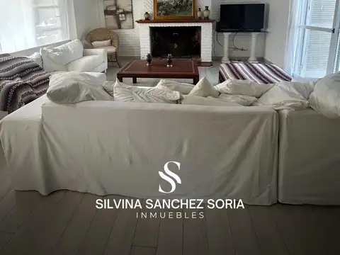 Casa 6 ambientes con 4 baños