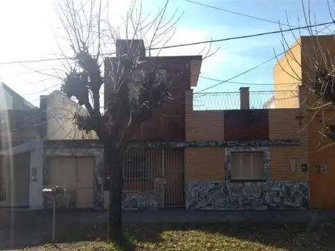 CASA 3 AMB. AMPLIO FONDO LIBRE OPORTUNIDAD!!!