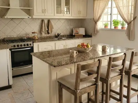 Casa 5 ambientes con 1 baño