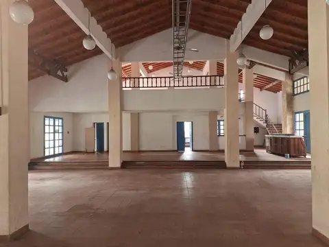 Casa 5 ambientes con 4 baños