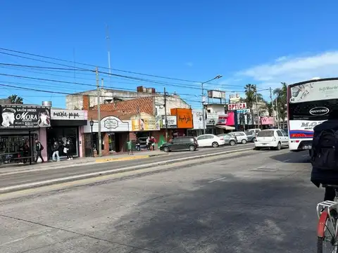 Hipolito Irigoyen 600