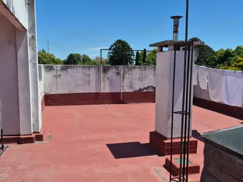 Departamento 2 ambientes contrafrente  con balcon x escalera bajas expensas