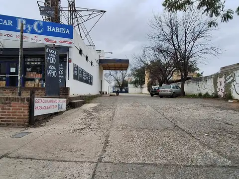 TERRENO EN VENTA CON LOCAL COMERCIAL Y DEPOSITO SOBRE AV. RAFAEL NUÑEZ BARRIO ARGÜELLO