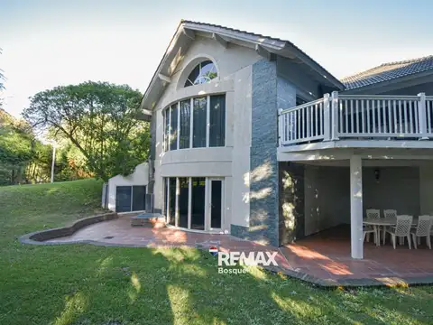 Casa 7 ambientes con 5 baños