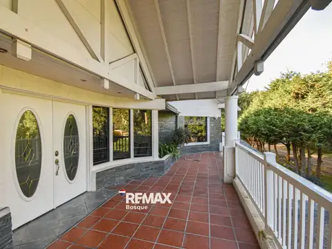 Casa en Venta con 4 cocheras