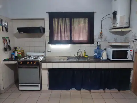 VENTA - CASA TRES DORMITORIOS CON COCHERA - CASILDA