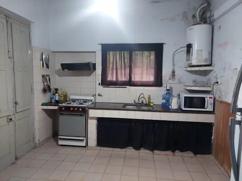 VENTA - CASA TRES DORMITORIOS CON COCHERA - CASILDA