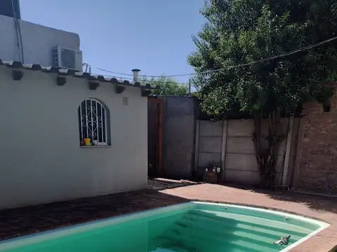 Casa 4 ambientes con 2 baños