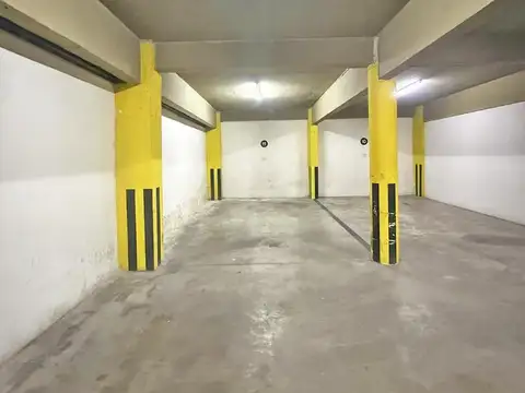 COCHERA  EN VENTA, CON PORTÒN AUTOMATIZADO EN ARROYITO!