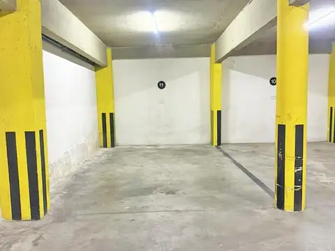 COCHERA  EN VENTA, CON PORTÒN AUTOMATIZADO EN ARROYITO!