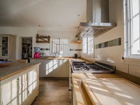 VENTA CASA PARQUE SAKURA 4 AMBIENTES  - PERMUTA