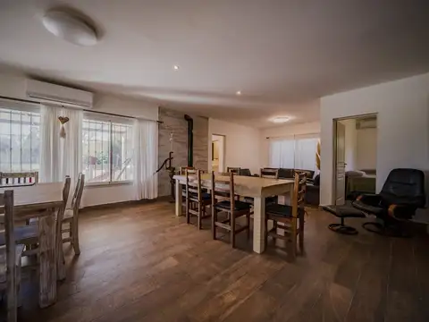 Casa en Venta con 2 cocheras