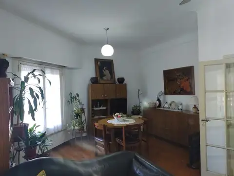 Depto Tipo Casa 4 ambientes con 2 baños