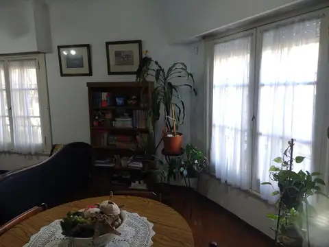 Departamento tipo casa de 4 amb. con terraza y entrada indiv