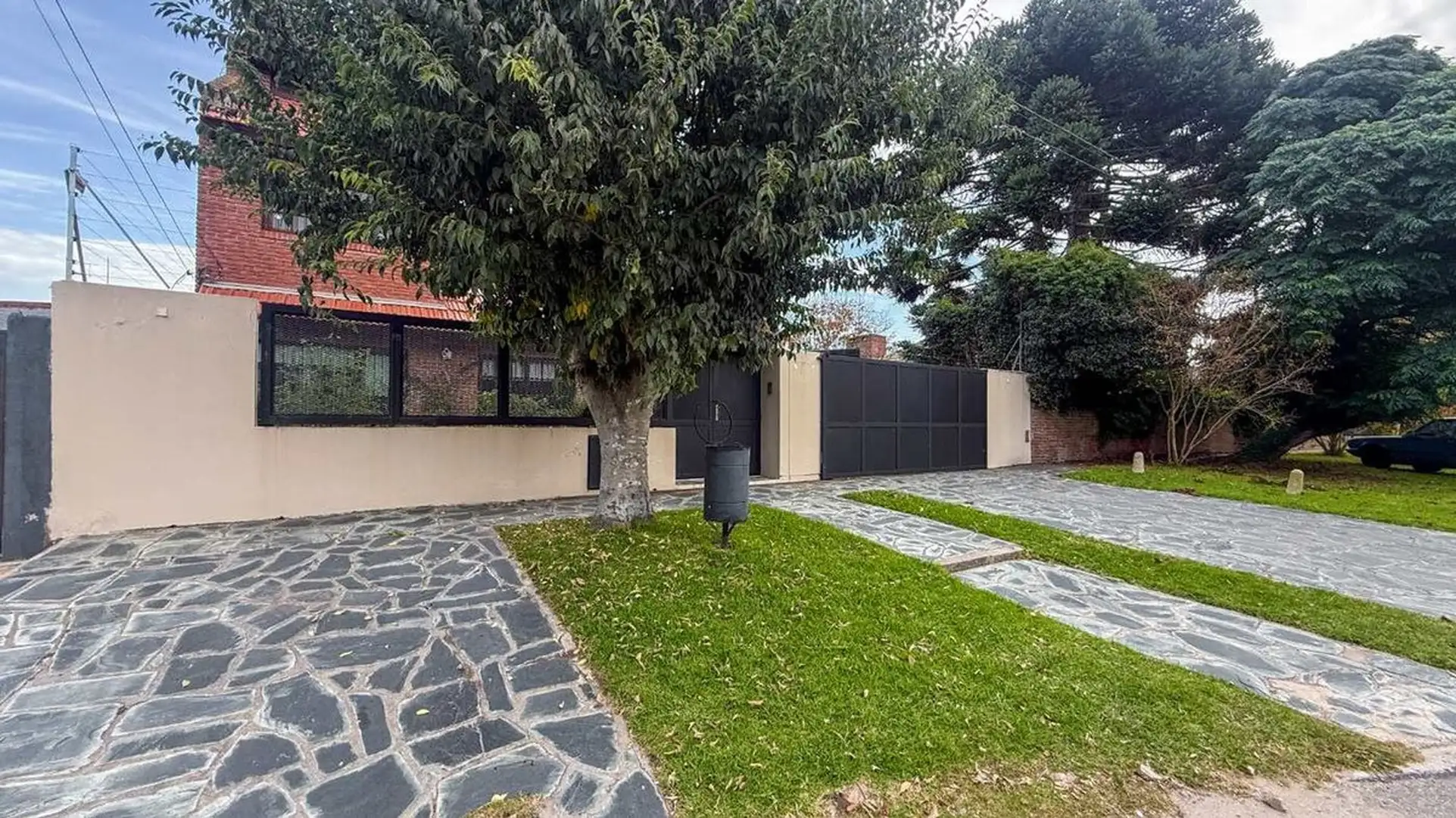 Venta Casa 5 amb en Caisamar c/ piscina y quincho