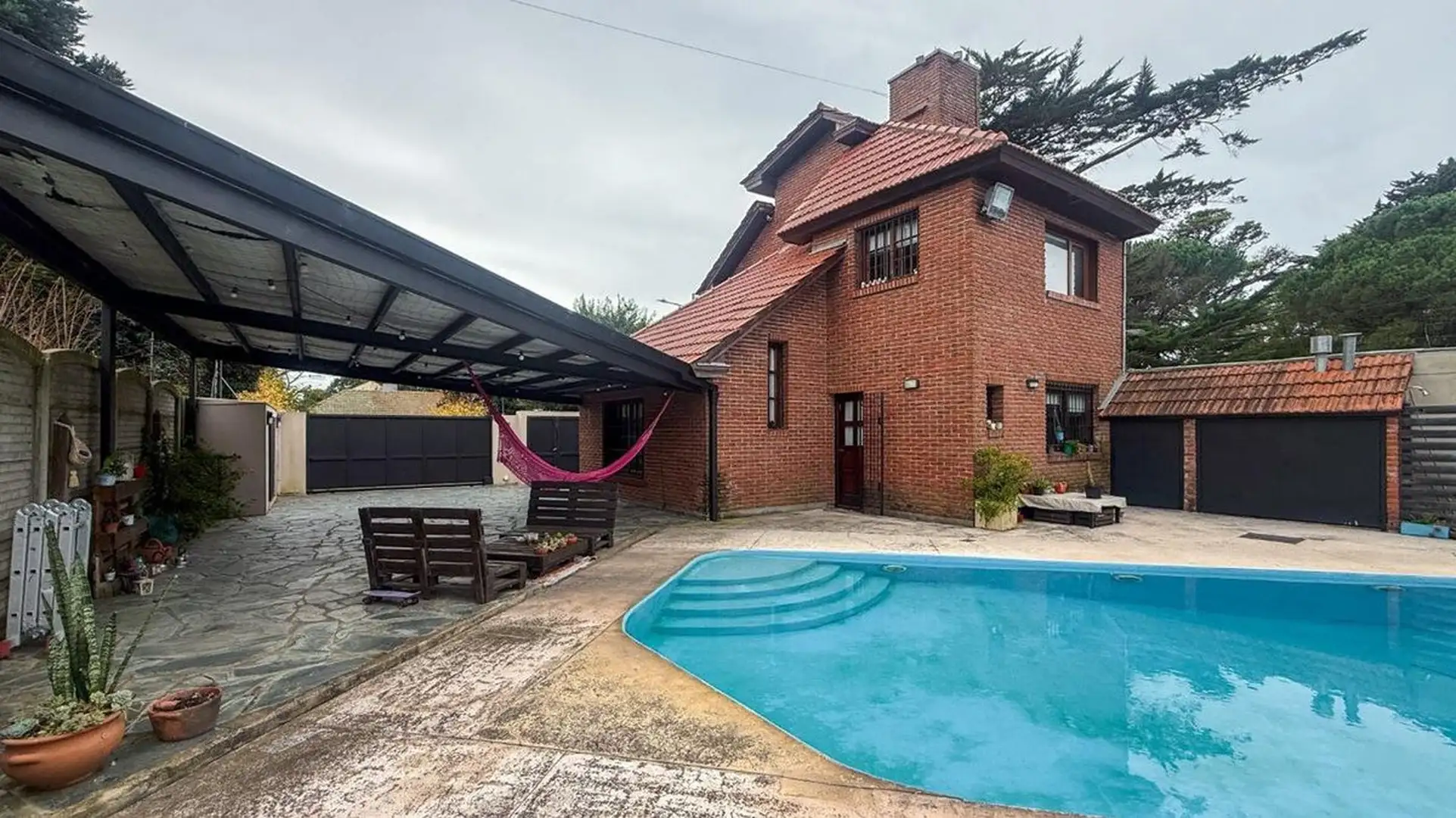 Venta Casa 5 amb en Caisamar c/ piscina y quincho