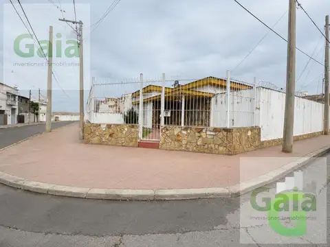 Casa en venta en esquina con cochera y patio | España 1551 – Macrocentro