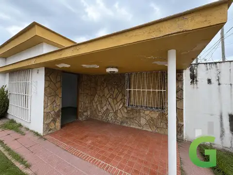 Casa 5 ambientes con 1 baño